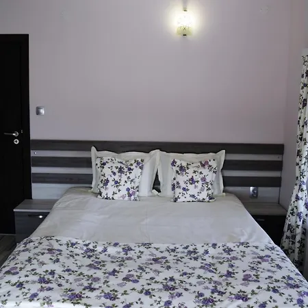 Family Neliya Къща за гости